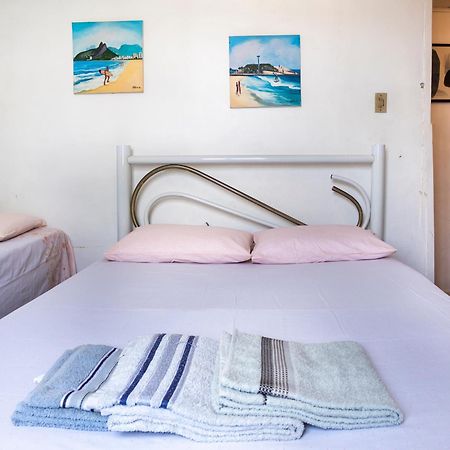 Copacabana Beach Apartment: 3 Bedrooms, 4 Baths, Air Con & Wi-Fi Rio de Janeiro Exterior photo
