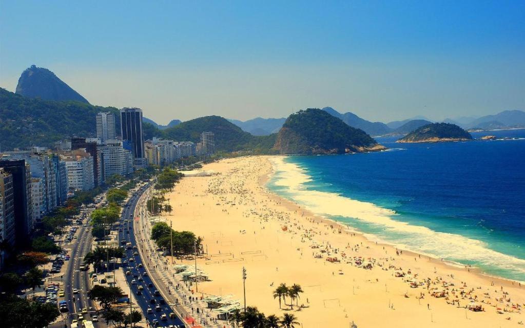 Copacabana Beach Apartment: 3 Bedrooms, 4 Baths, Air Con & Wi-Fi Rio de Janeiro Exterior photo