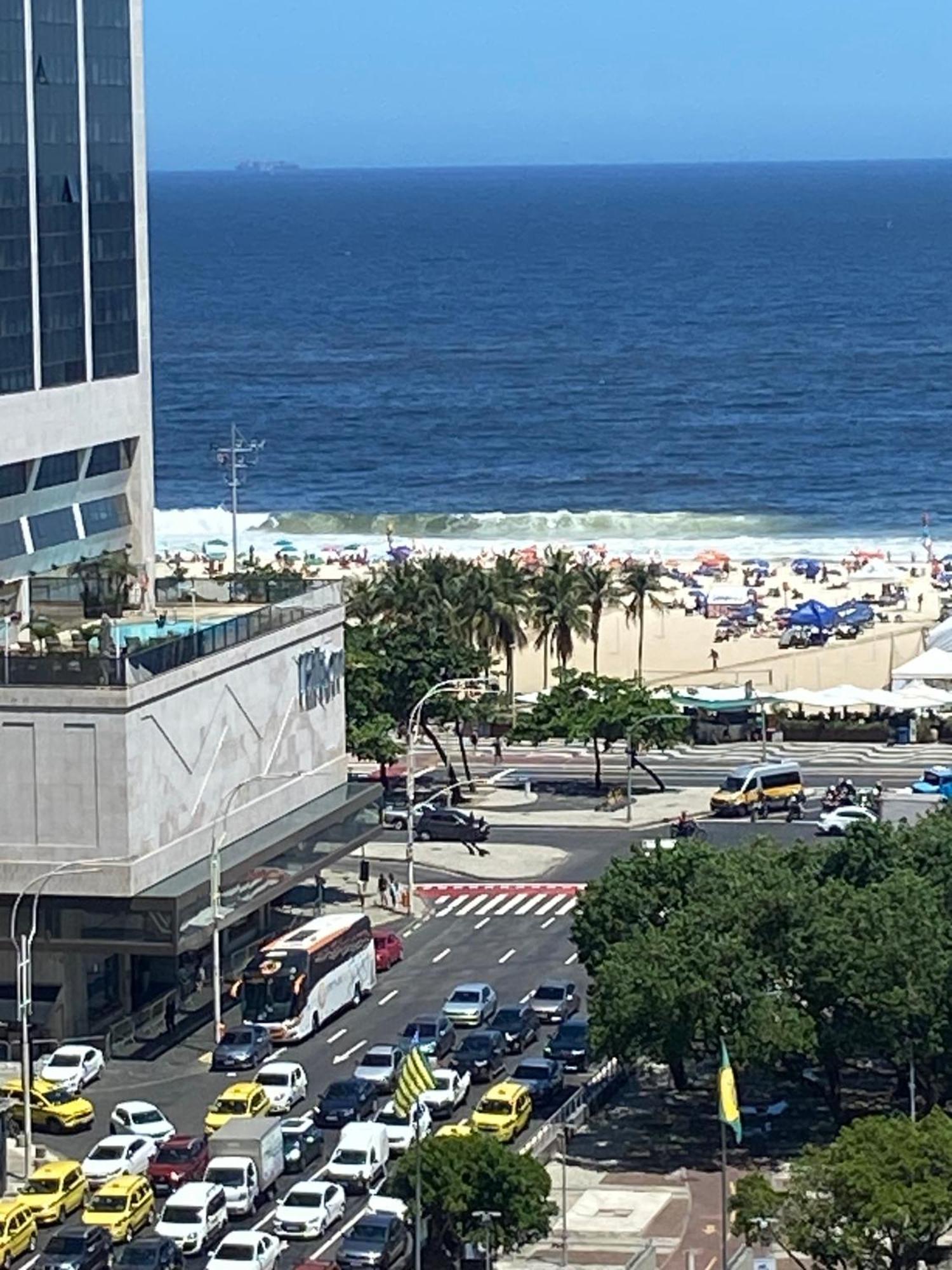 Copacabana Beach Apartment: 3 Bedrooms, 4 Baths, Air Con & Wi-Fi Rio de Janeiro Exterior photo