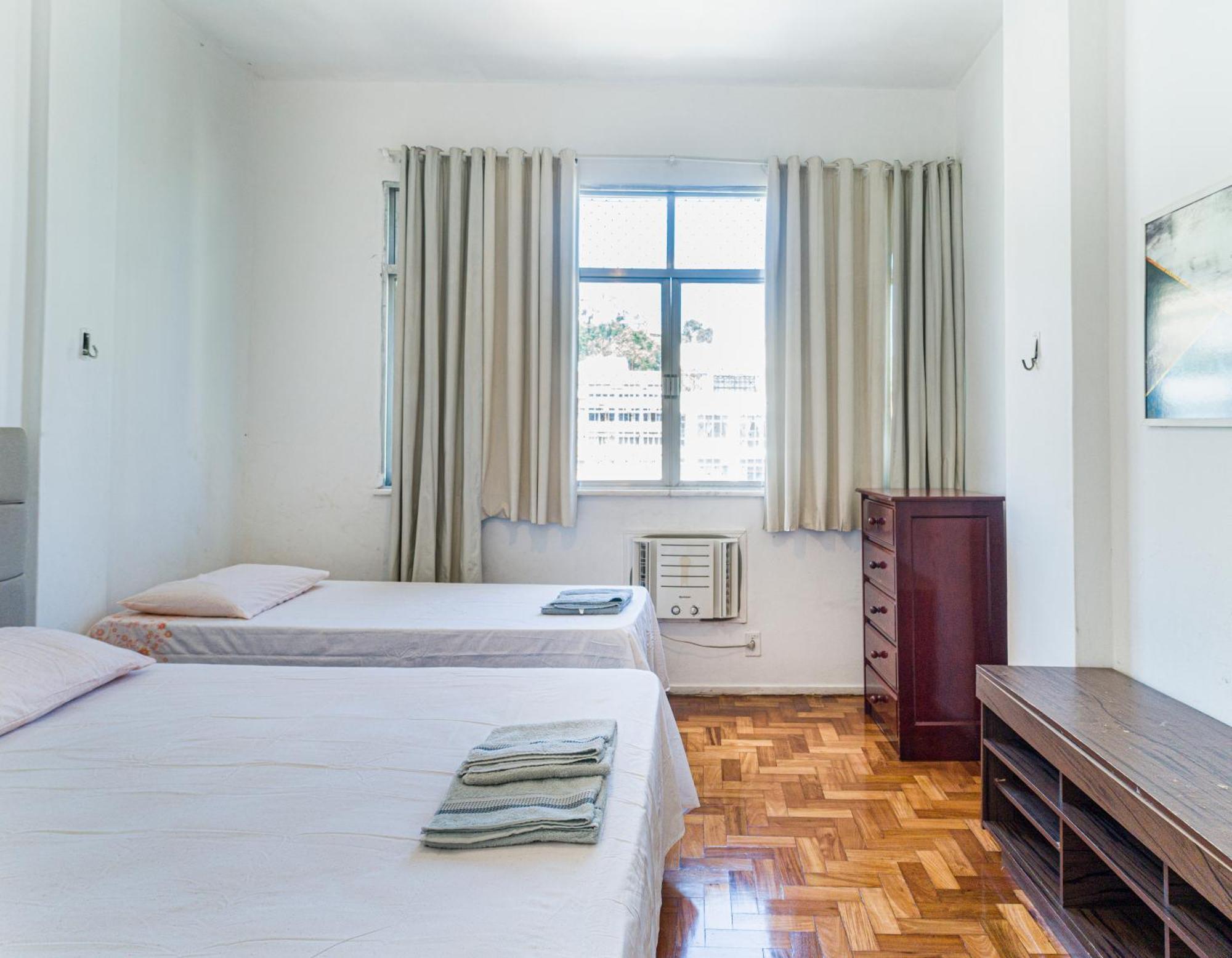 Copacabana Beach Apartment: 3 Bedrooms, 4 Baths, Air Con & Wi-Fi Rio de Janeiro Exterior photo